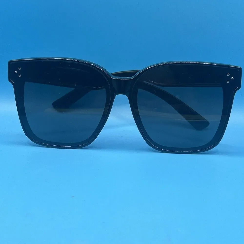 Iconic View Square Black Sunglasses New Never Worn Large